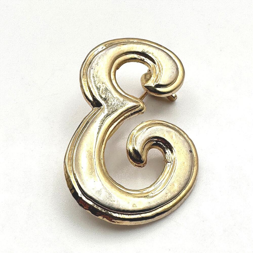 Vintage 90s Gold Tone Script Initial Brooch Pin Classic Fashion Jewelry